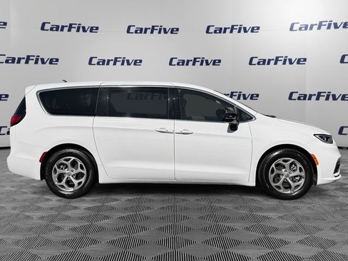 Used 2024 Chrysler Pacifica Limited FWD image 7