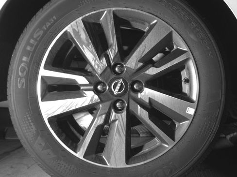 Used 2025 Nissan Versa SV image 15