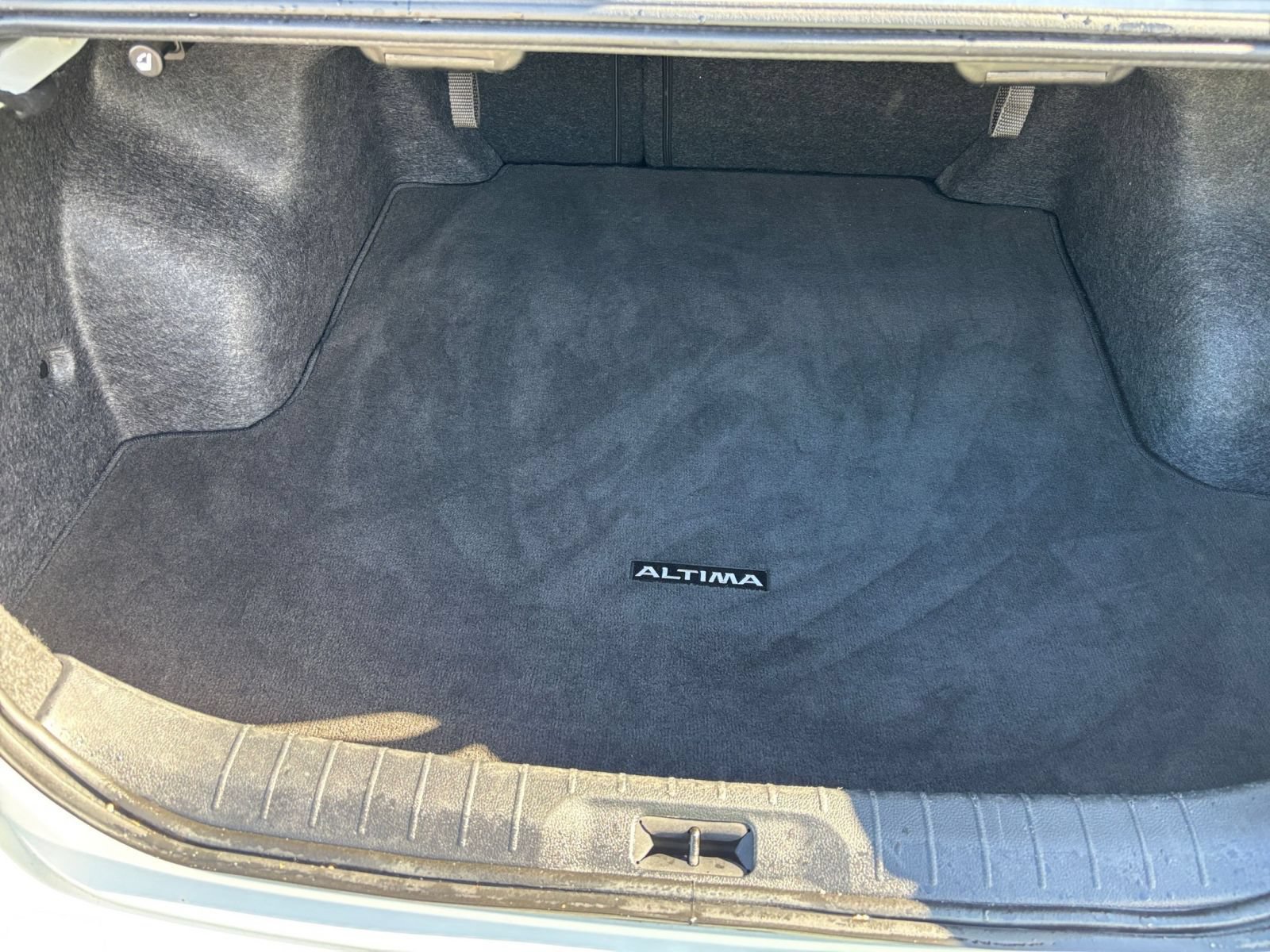Used 2025 Nissan Altima 2.5 SV FWD image 31
