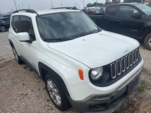 Used 2016 Jeep Renegade Latitude w/ Popular Equipment Group FWD image 3