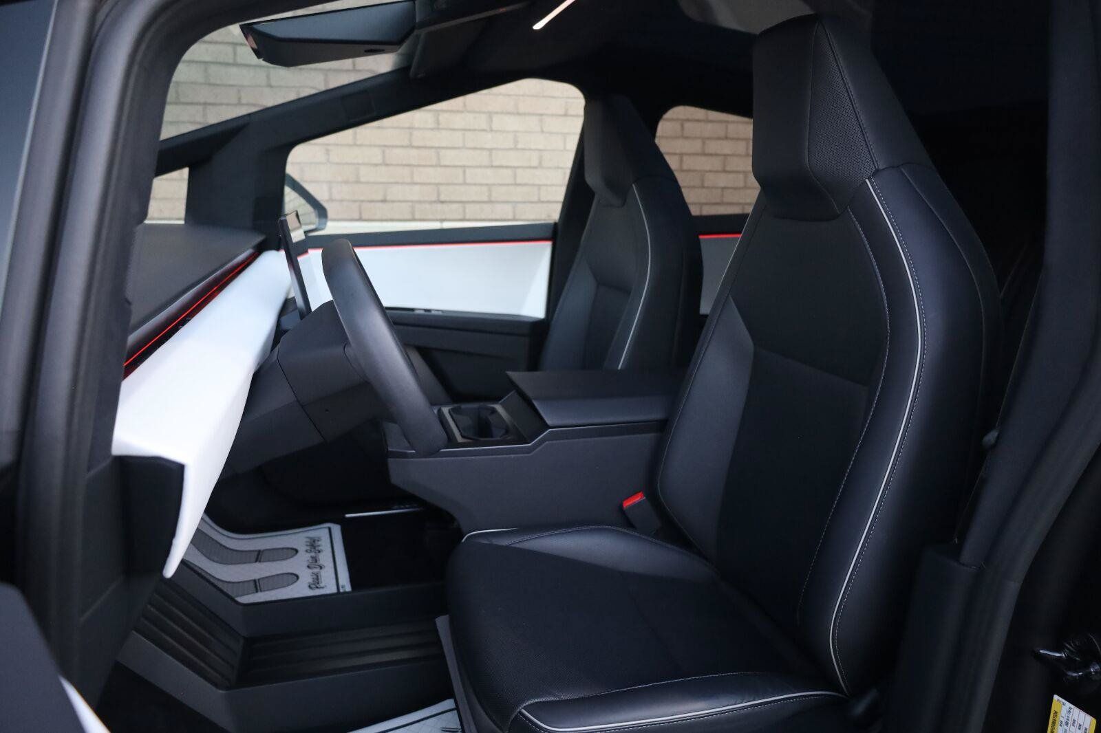 Used 2024 Tesla Cybertruck AWD Crew Cab image 19