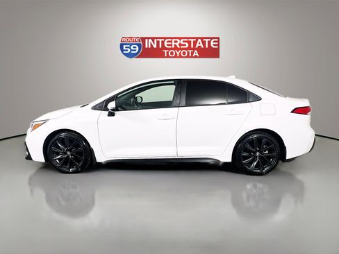 Certified 2024 Toyota Corolla SE FWD image 4