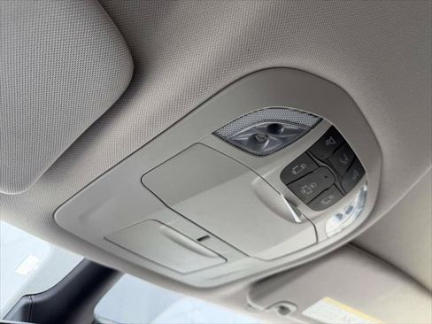 Used 2023 Chrysler Pacifica Touring-L FWD image 33