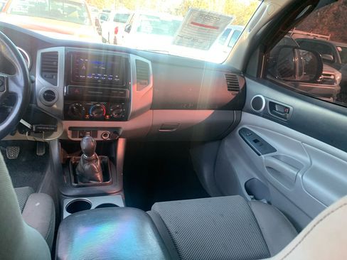 Used 2015 Toyota Tacoma 4x4 Access Cab V6 image 23