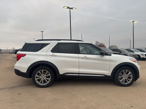 Used 2020 Ford Explorer XLT w/ Equipment Group 202A image 2
