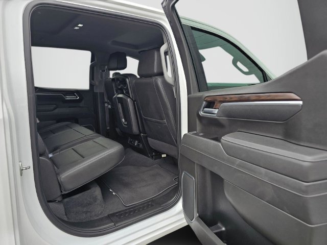 Used 2025 GMC Sierra 1500 SLT AWD/4WD image 13