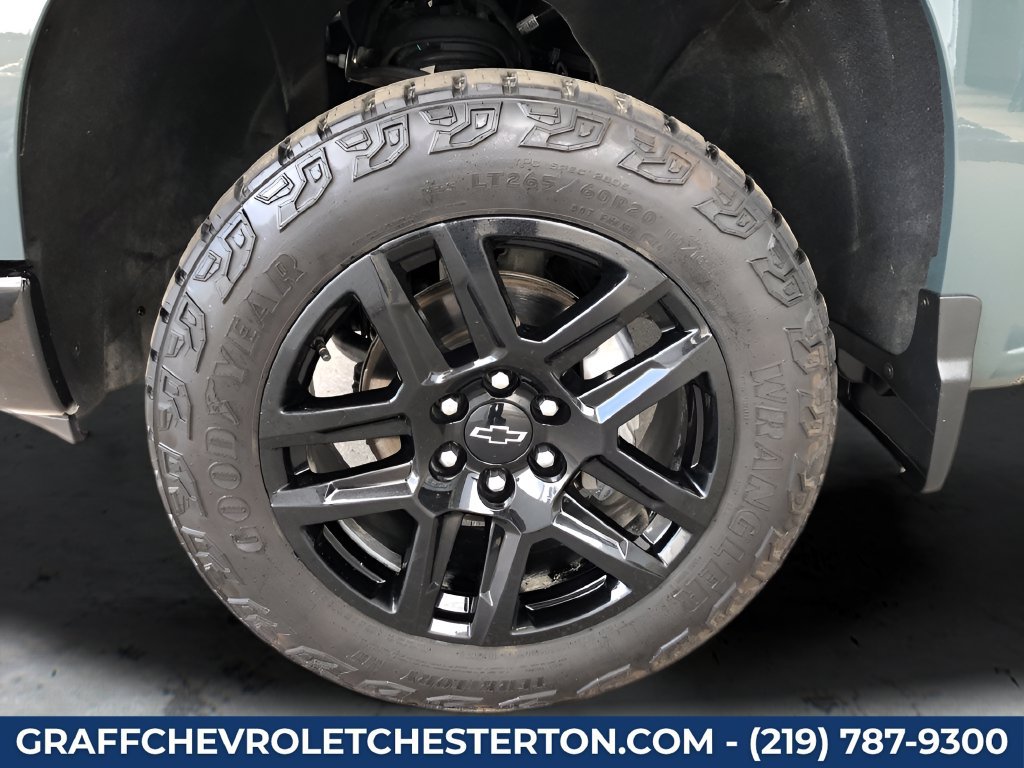 Used 2025 Chevrolet Silverado 1500 LT Trail Boss w/ Convenience Package II AWD/4WD image 4