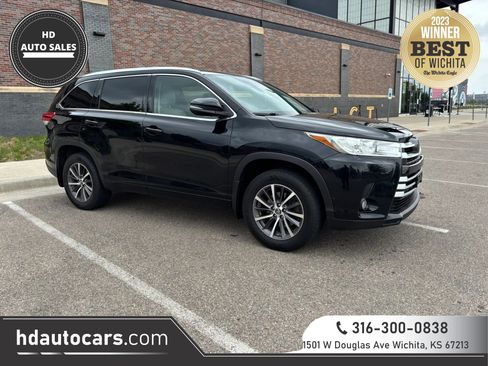 Used 2017 Toyota Highlander XLE image 1