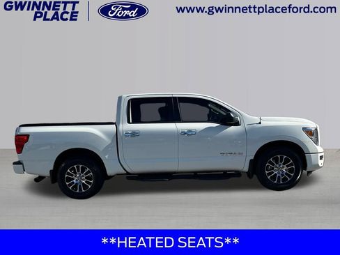 Used 2021 Nissan Titan SV w/ SV Convenience Package image 4