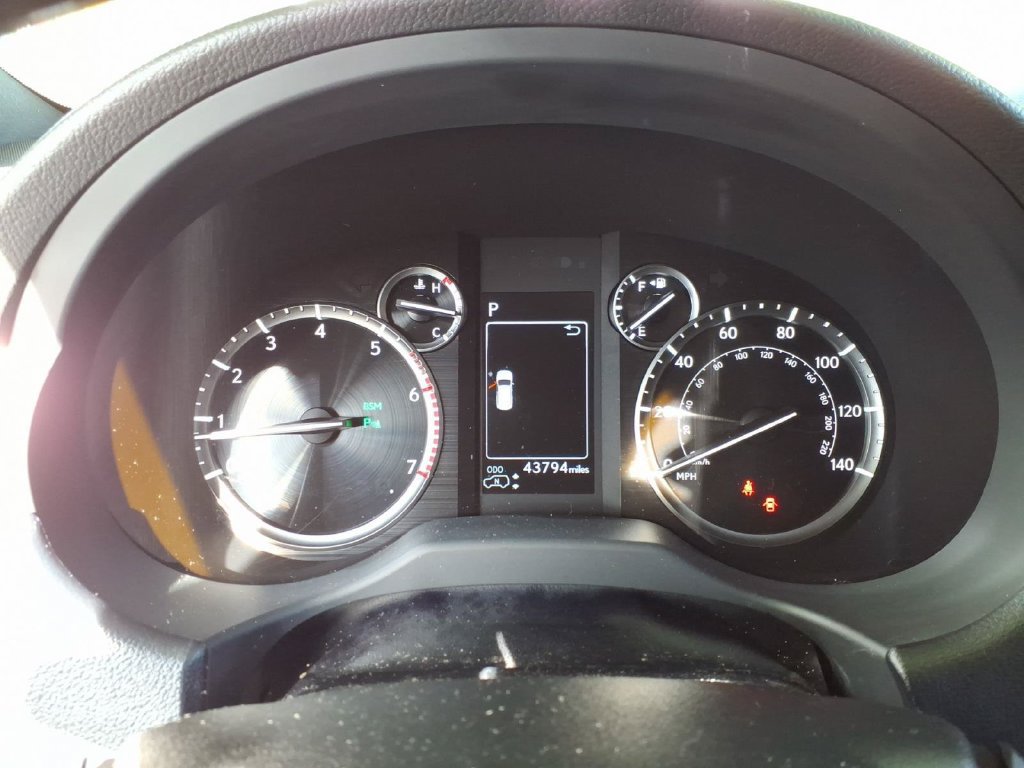 Used 2023 Lexus GX 460 Luxury w/ Sport Design Package AWD/4WD image 25