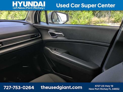 Used 2023 Kia Sportage LX AWD/4WD image 19
