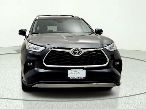 Used 2025 Toyota Highlander Platinum AWD/4WD image 2