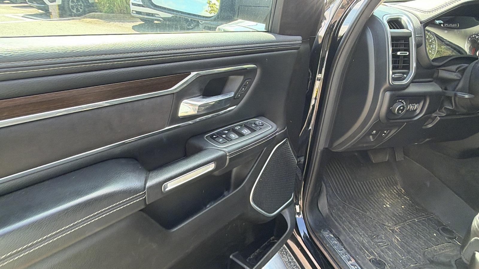 Used 2022 RAM 1500 Laramie RWD image 16
