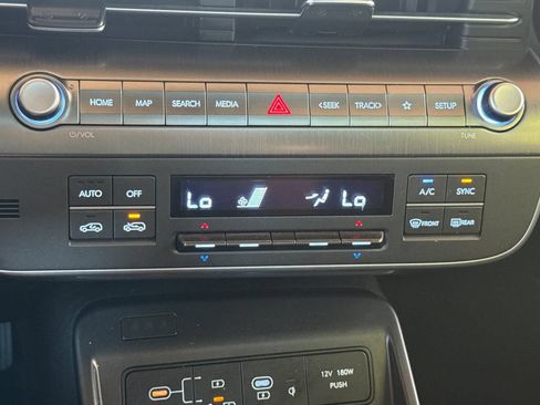 Used 2024 Hyundai Kona Limited AWD/4WD image 29