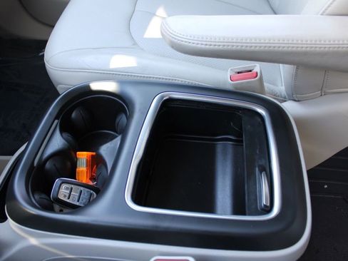 Used 2018 Chrysler Pacifica Touring-L Plus w/ Tire & Wheel Group image 47