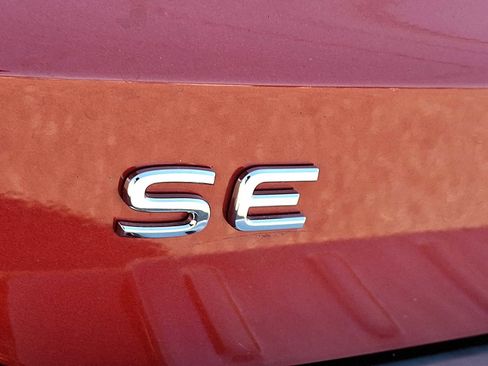 Used 2022 Volkswagen Taos SE image 30