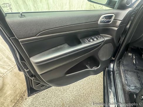 Used 2018 Jeep Grand Cherokee Altitude image 20