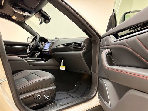 Used 2024 Maserati Levante GT Ultima image 29