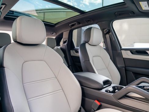 Certified 2026 Porsche Cayenne AWD/4WD image 25