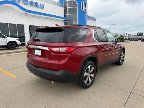 Used 2019 Chevrolet Traverse LT w/ LT Premium Package FWD image 2