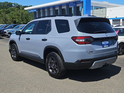 Used 2024 Honda Pilot TrailSport image 4