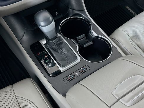 Used 2016 Toyota Highlander Limited Platinum image 25