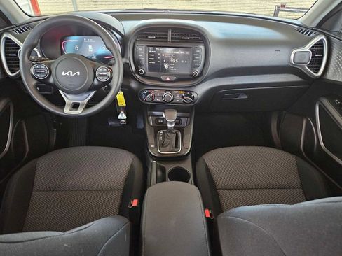 Certified 2025 Kia Soul LX w/ LX Technology Package FWD image 15