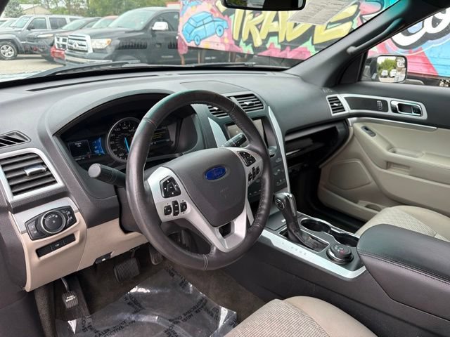 Used 2015 Ford Explorer XLT w/ Equipment Group 201A AWD/4WD image 9