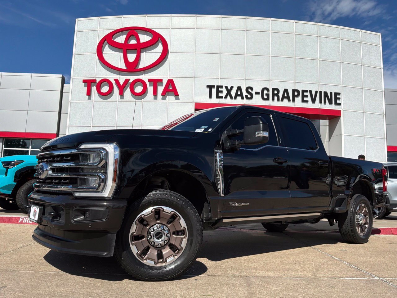 Used 2024 Ford F250 King Ranch w/ FX4 Off-Road Package AWD/4WD image 2
