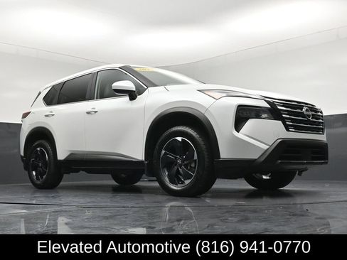Used 2024 Nissan Rogue SV AWD/4WD image 31