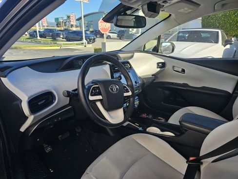 Used 2016 Toyota Prius Four Touring image 5