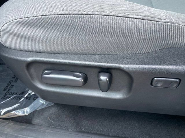 Used 2020 Toyota Tacoma SR5 AWD/4WD image 8