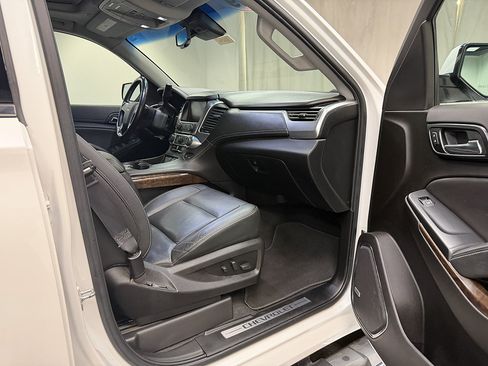 Used 2019 Chevrolet Tahoe LT w/ LT Signature Package AWD/4WD image 17