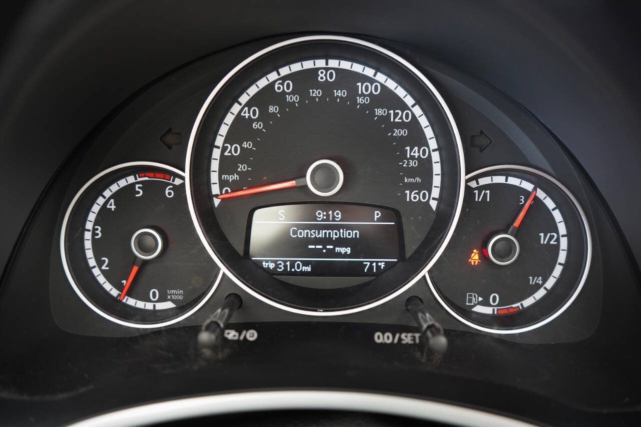 Used 2015 Volkswagen Beetle TDI FWD image 89
