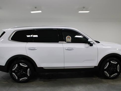 Used 2024 Kia Telluride S w/ S Sunroof Package image 11