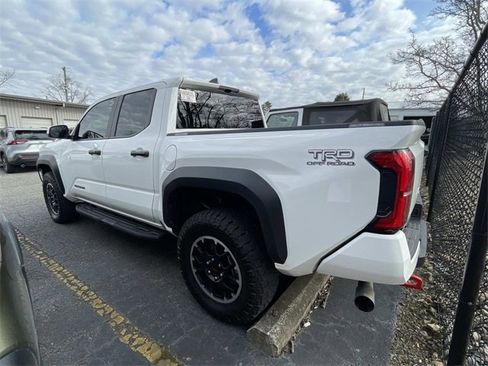 Used 2025 Toyota Tacoma TRD Off-Road image 2