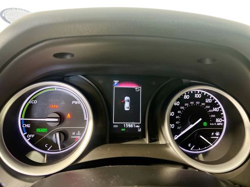 Used 2022 Toyota Camry LE image 23