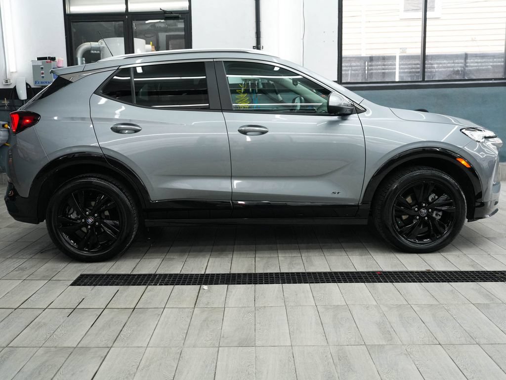 Used 2025 Buick Encore GX Sport Touring w/ Advanced Technology Package AWD/4WD image 5