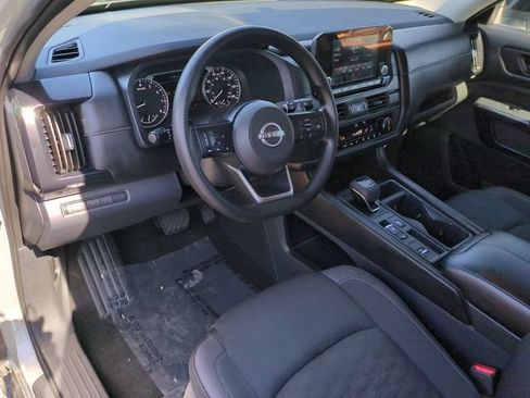 Used 2024 Nissan Pathfinder S FWD image 11