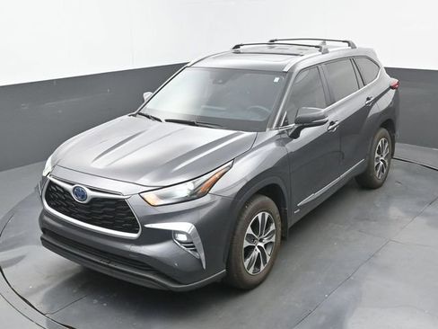 Used 2023 Toyota Highlander XLE AWD/4WD image 35