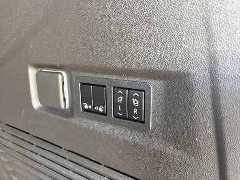 Used 2021 Chevrolet Tahoe High Country w/ Premium Package image 21