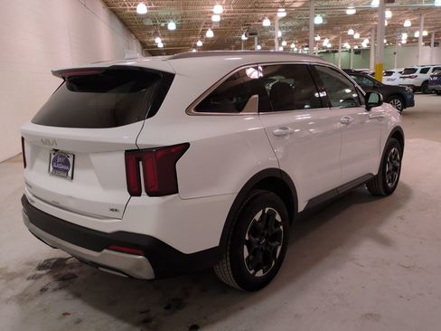 Certified 2025 Kia Sorento S image 4