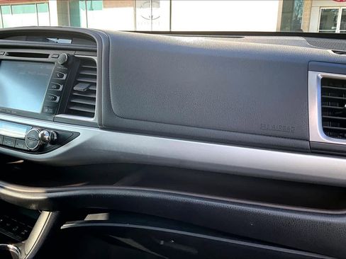 Used 2018 Toyota Highlander XLE w/ Protection Package #3 image 19