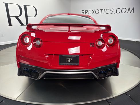Used 2018 Nissan GT-R Premium AWD/4WD image 14