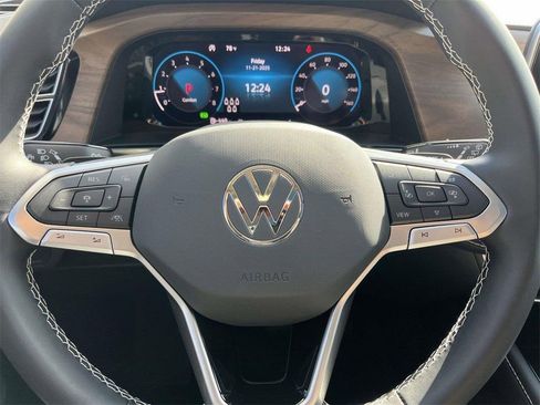 Used 2026 Volkswagen Atlas SE FWD image 25