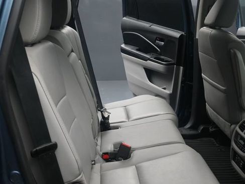 Used 2017 Honda Pilot Touring image 22