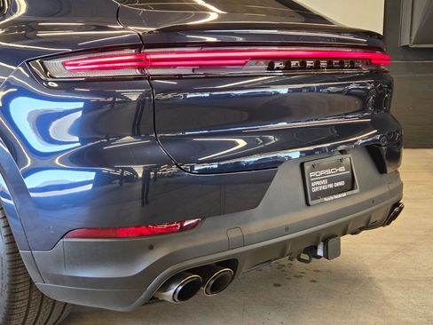 Certified 2026 Porsche Cayenne E-Hybrid Coupe AWD/4WD image 8