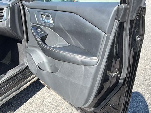Used 2024 Nissan Rogue SV AWD/4WD image 18