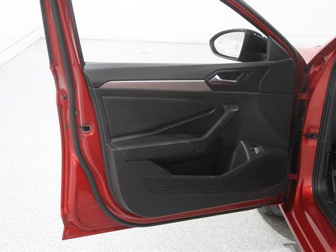 Used 2024 Volkswagen Jetta Sport FWD image 4