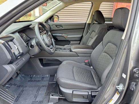 Used 2025 Nissan Pathfinder S FWD image 15